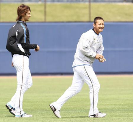 日本ハム時代のダルビッシュ（左）と中田翔＝２００８年