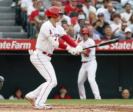 　３回、空振り三振に倒れたエンゼルス・大谷＝アナハイム（共同）