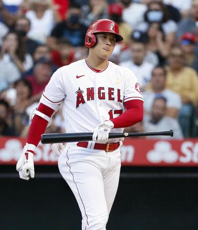 　６回、先発コールから３打席連続となる空振り三振を喫し大谷（共同）