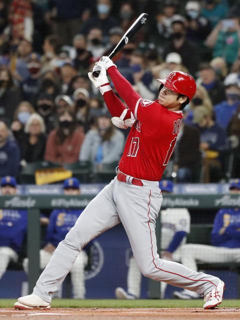 大谷翔平、本塁打王ならずも有終４６号先頭弾＆１００打点　天を指差すパフォーマンス