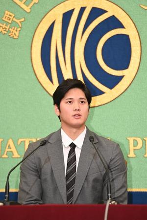 　会見する大谷翔平（撮影・高石航平）