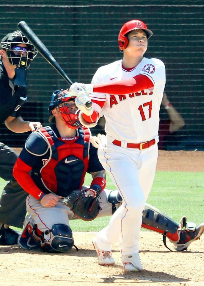 　７月、レッドソックス戦で３２号本塁打を放つ大谷。日本選手のシーズン最多本塁打記録を更新＝アナハイム