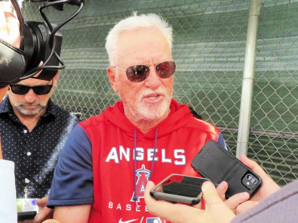 大谷の登板回避について話すマドン監督（撮影・小林信行）