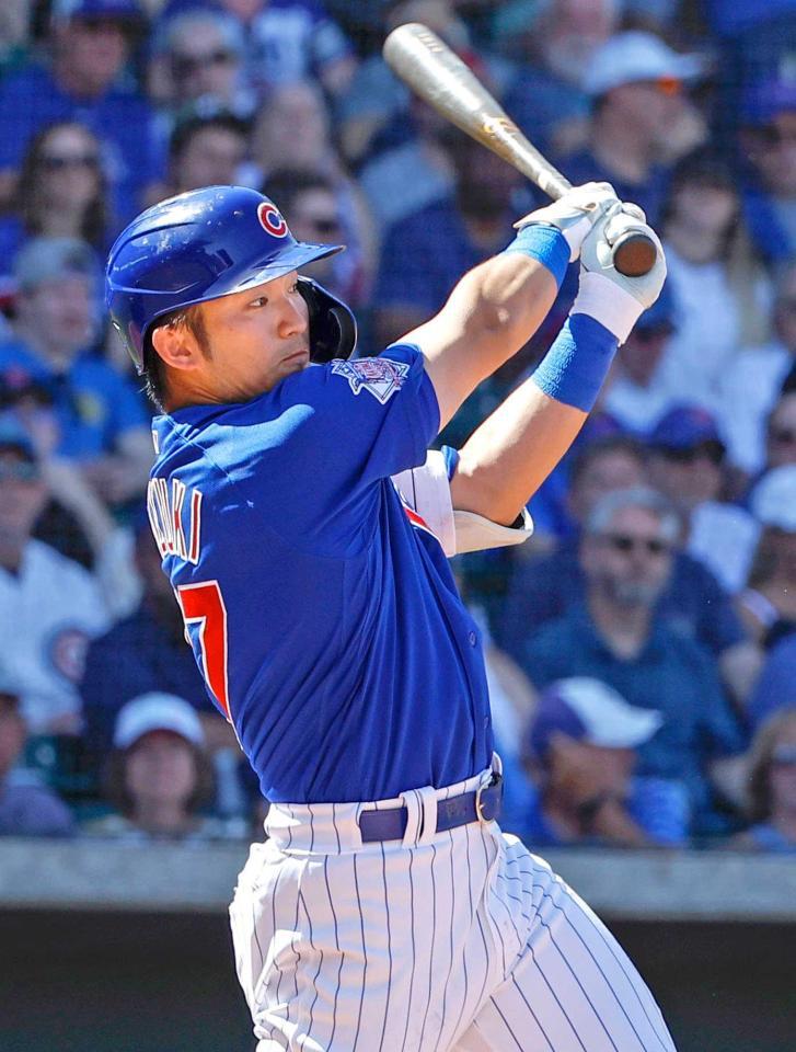 　３回、適時打を放つ鈴木（共同）