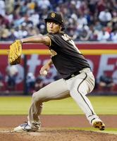 　ダイヤモンドバックスとの開幕戦に先発し、６回を無安打無失点と好投したパドレスのダルビッシュ＝フェニックス（共同）