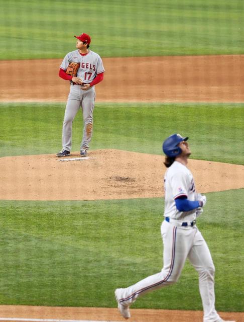 大谷翔平が４回途中６失点降板で初勝利ならず　自身初の満塁被弾にぼう然