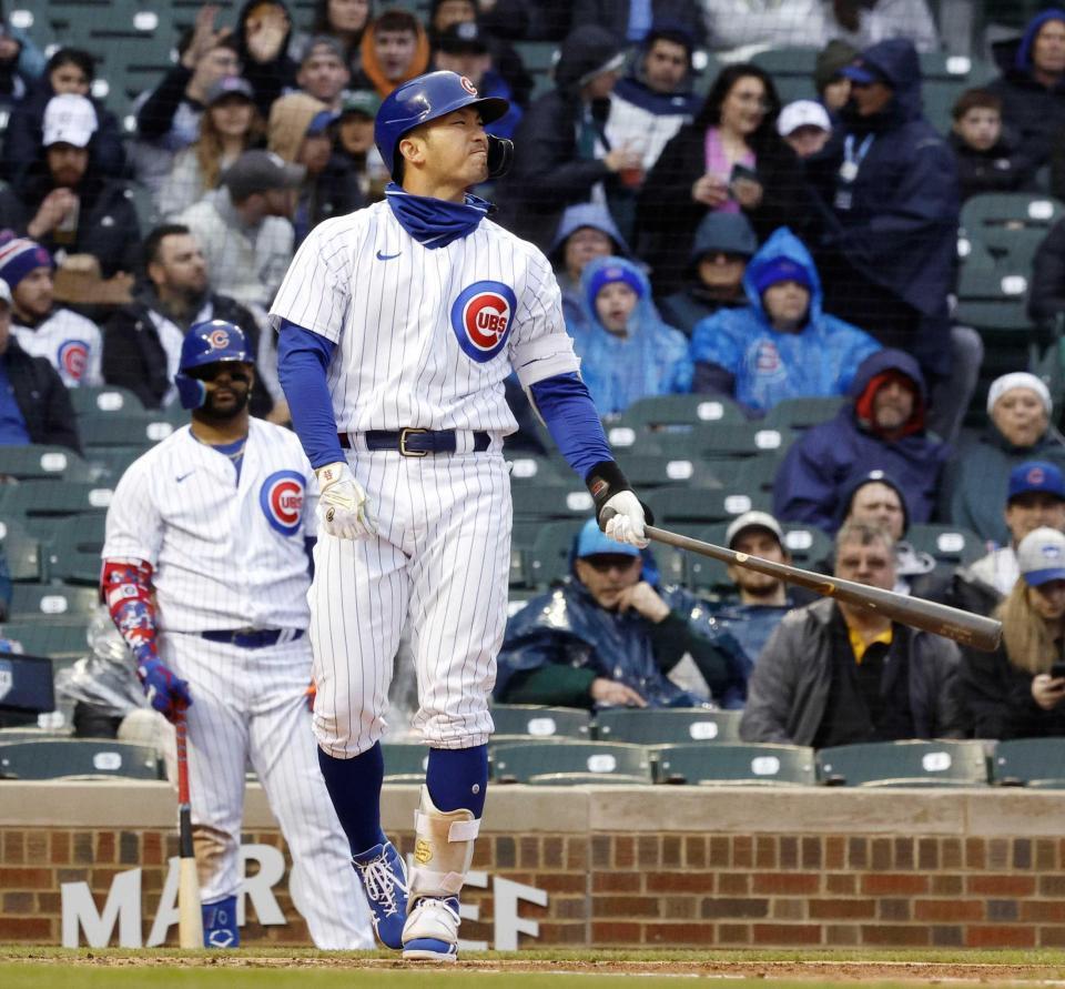 　１回、空振り三振に倒れたカブス・鈴木（共同）