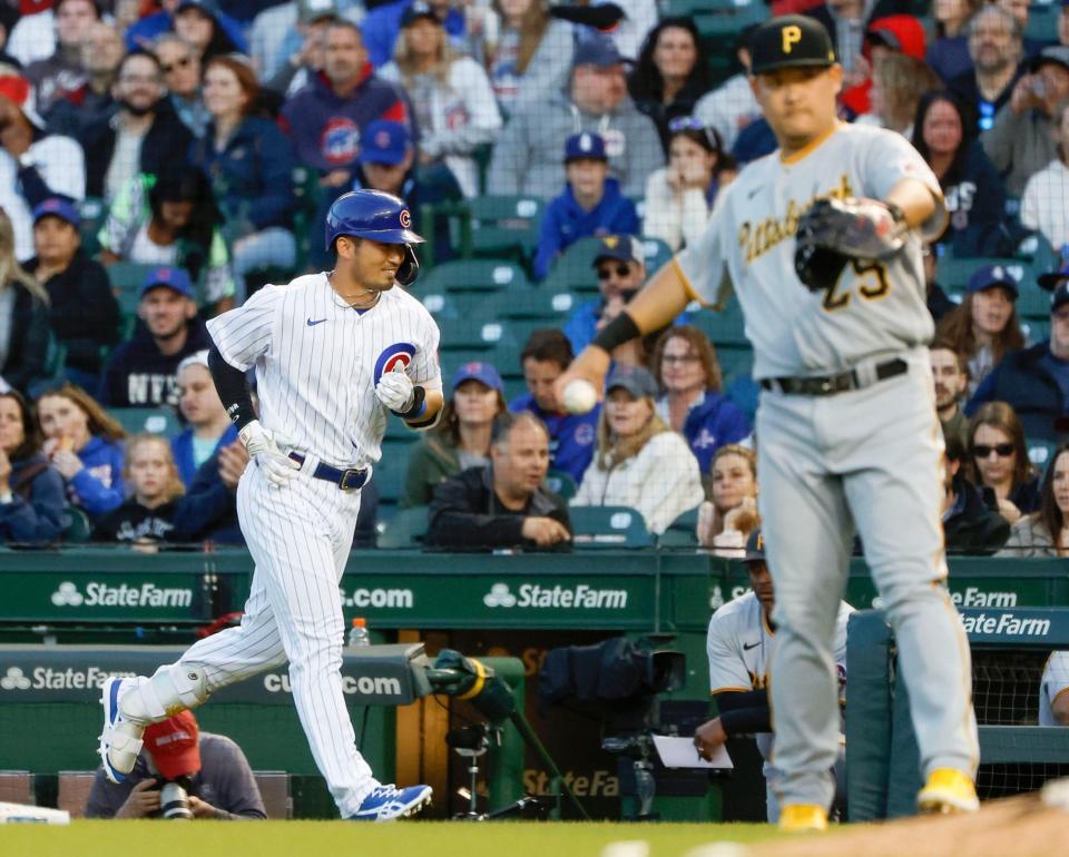 　２回、三ゴロに倒れる間に打点を挙げた鈴木。右は一塁手・筒香（共同）