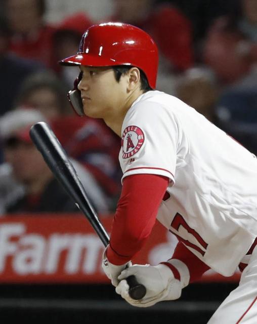 大谷翔平　ファウルを相手ベンチに打ち込み謝る　初回いきなり初球で