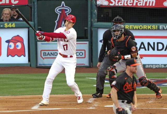 大谷翔平　技巧派左腕に３打席連続空振り三振　タイミング合わず本拠地ため息