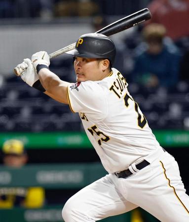 ブルワーズ戦の９回、左前打を放つパイレーツ・筒香＝ピッツバーグ（共同）