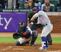 ブレーブス戦の５回、見逃し三振に倒れるカブス・鈴木＝アトランタ（共同）