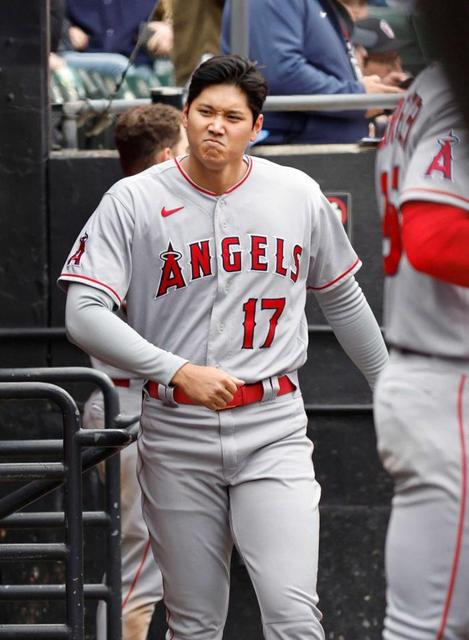 大谷が右股関節の張りで途中交代　「明日出るつもり」もレッドソックス戦の先発不透明に