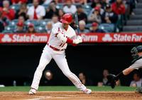 アスレチックス戦の１回、四球を選ぶエンゼルス・大谷＝アナハイム（共同）