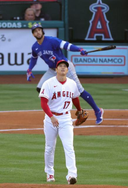 大谷翔平 いきなり先頭打者本塁打を被弾 スプリンガーに１５５キロ打た