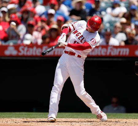 大谷２打席連続の１０号、１１号今季３度目の１試合２発