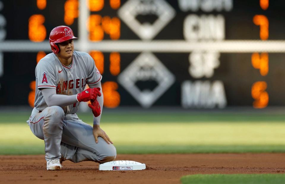 　フィリーズ戦の１回、二盗に失敗したエンゼルス・大谷＝フィラデルフィア（共同）