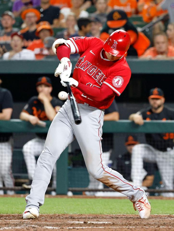 ７回、左前打を放つ大谷（共同）