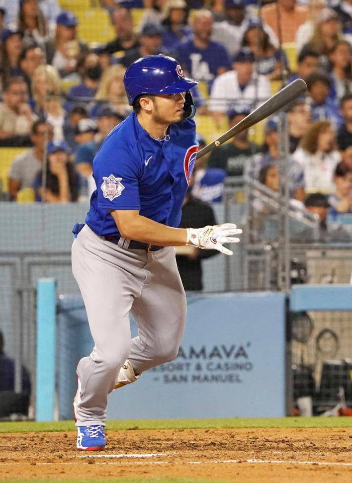 ６回、投ゴロに倒れる鈴木（共同）