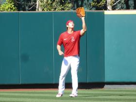 大谷翔平 異例の外野守備練習 笑顔で軽快な動き コーチ陣「遊び