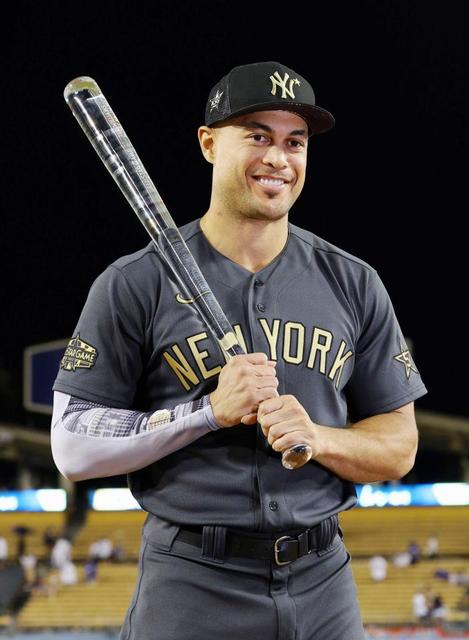 MLBホームラン実使用バット 及び，ヤンキーススタントン選手実使用キャップ