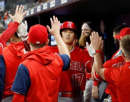 大谷、４打数２安打で１打点ブレーブス戦