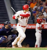 ７回、中前打を放つ大谷