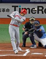 　１回、左前打を放つ大谷