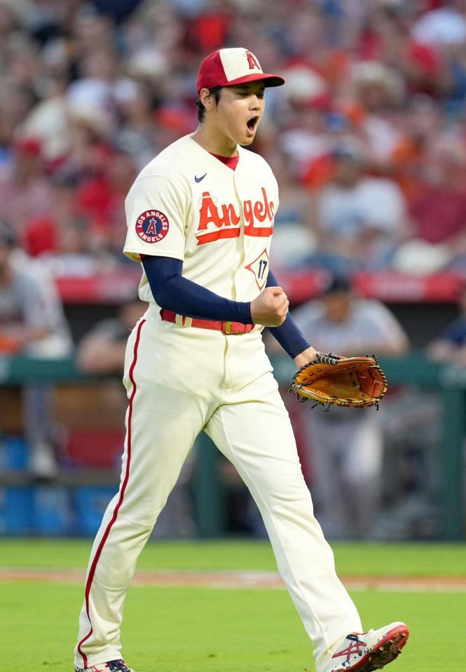 アストロズ戦の４回、ブレグマンを併殺打に仕留めたエンゼルス・大谷＝アナハイム（共同）