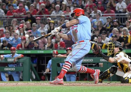 　６回、通算６９６号となる１７号２ランを放つプホルス