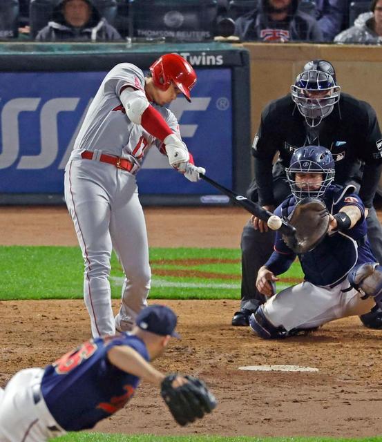 大谷翔平、降板後に中前適時打で１４勝目“自援護”　９試合連続安打、打点も