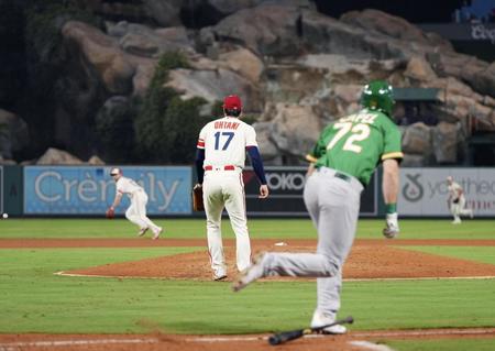 　８回、カペル（72）にこの試合初安打を許したエンゼルス・大谷＝アナハイム（共同）