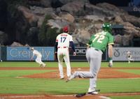 　８回、カペル（72）にこの試合初安打を許したエンゼルス・大谷＝アナハイム（共同）