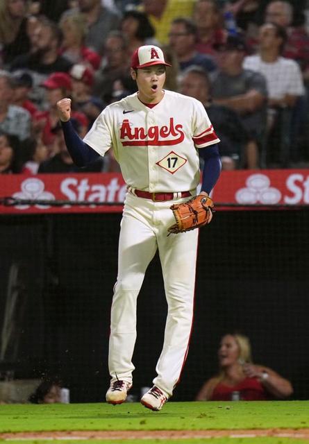 大谷翔平、７回まで無安打無得点投球に　場内「ＭＶＰ」コール沸く　打っては２安打