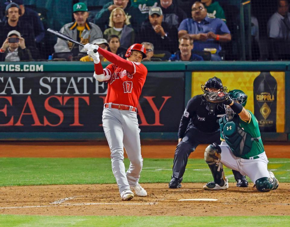 　４回、空振り三振に倒れる大谷