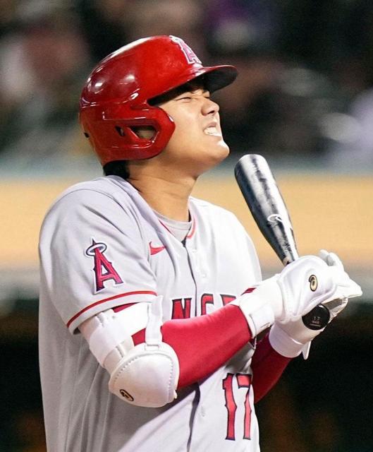 大谷翔平　三回、右上腕に死球受ける　明日の最終戦で先発登板予定