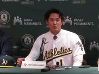 　入団会見で流暢な英語を披露する藤浪（撮影・小林信行）