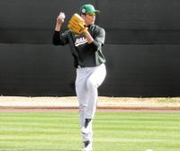 　キャッチボールをする藤浪（撮影・小林信行）