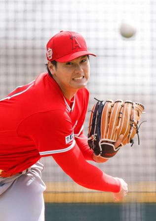 　実戦形式に登板した大谷（共同）