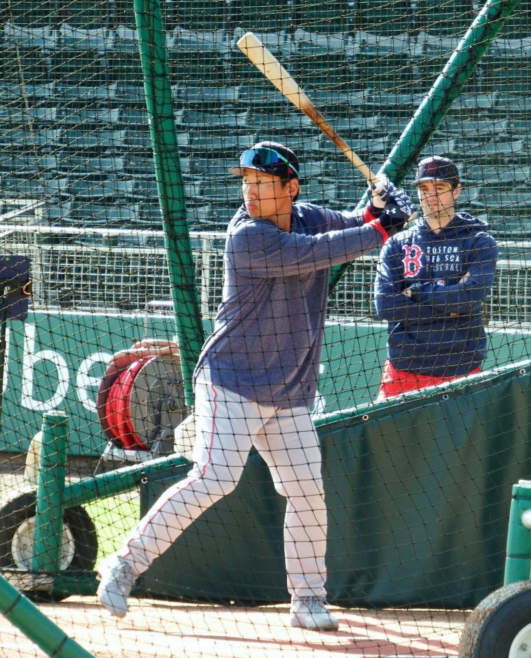 　打撃練習する吉田（共同）