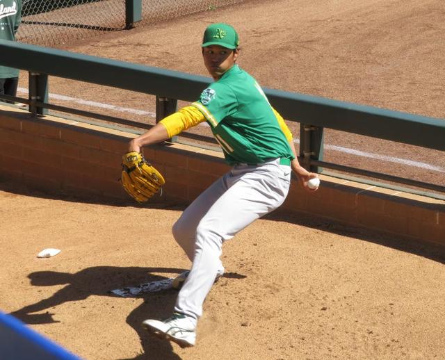 藤浪晋太郎、大乱調のち快投　４回途中３失点４四球７奪三振　渡米後最速１５９キロ　２回以降は無失点