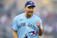 　ロイヤルズ戦に今季初先発し、５回１失点で勝ち投手になった菊池（共同）