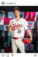 　サムアップポーズを決めるツインズ・前田＠１８＿ｍａｅｋｅｎから