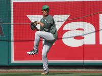 　試合前にキャッチボールで調整する藤浪（撮影・小林信行）