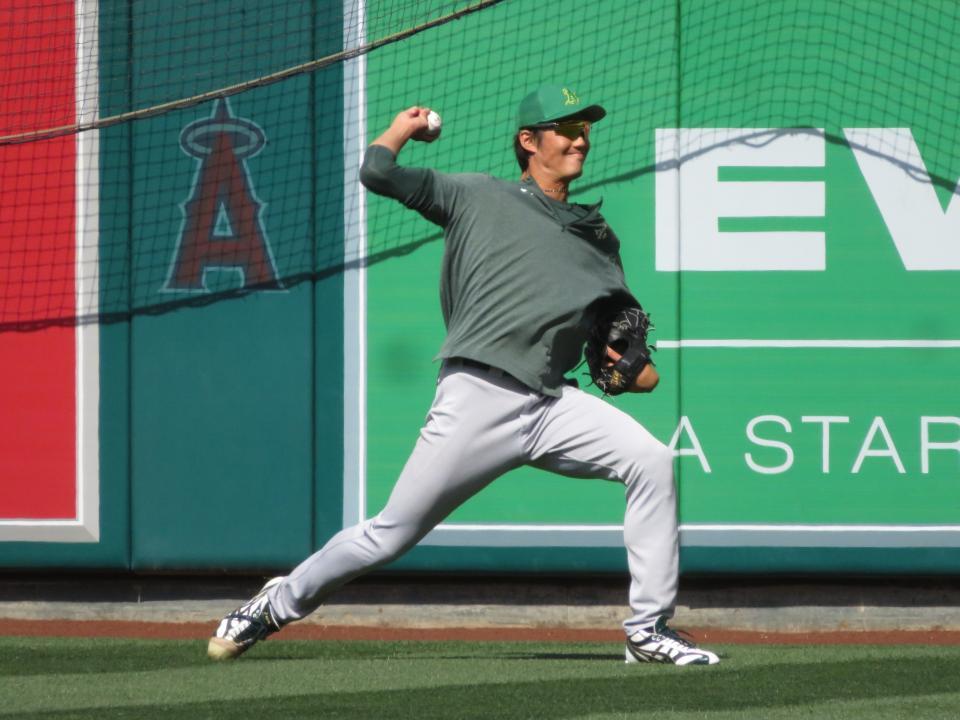 　試合前にキャッチボールで調整する藤浪（撮影・小林信行）