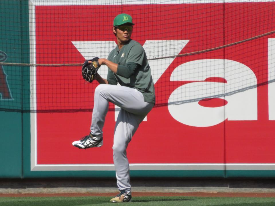 　試合前にキャッチボールで調整する藤浪（撮影・小林信行）