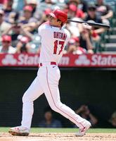 　投手兼指名打者で先発し、１回に中前打を放つ大谷。３打数１安打だった