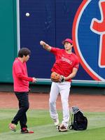 　試合前にキャッチボールを行った大谷