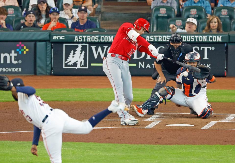 　１回、中前打を放つ大谷（共同）