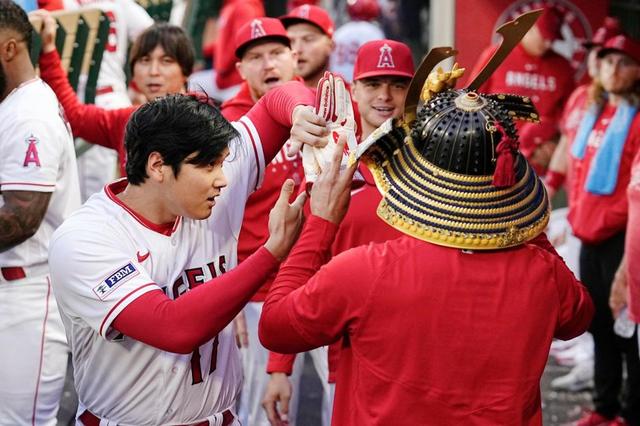 【写真】カメラマン大谷サン　ポーズもサマになっている（笑）